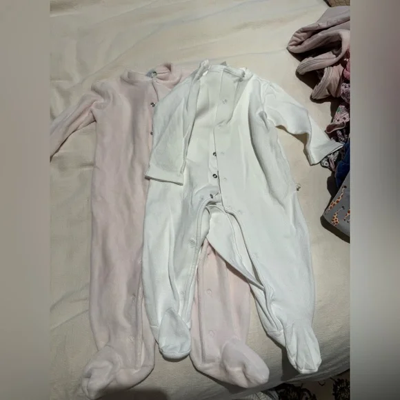 2 Marie-Chantal Angel Wing Sleepsuits sz 12mo - Picture 1 of 9